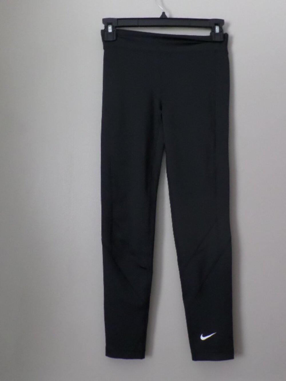 Nike Dri Fit Black Women’s Capri Leggings – Size M (117)